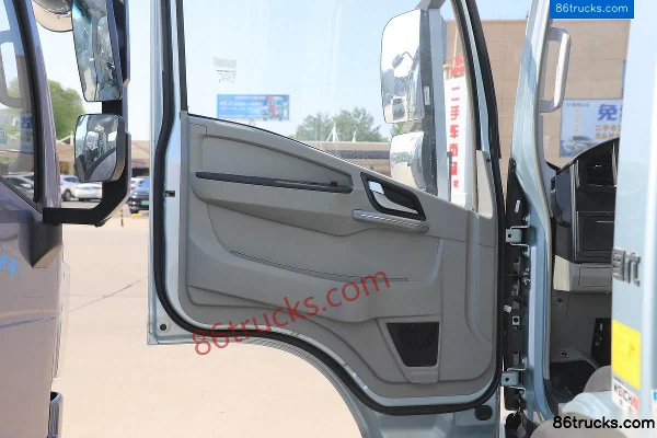 Sinotruk HOWO Tongshuai 140 hp 4X2(6 wheels) 4.15m Single Row Van Light Truck (China VI) Cab (2) | 86Trucks