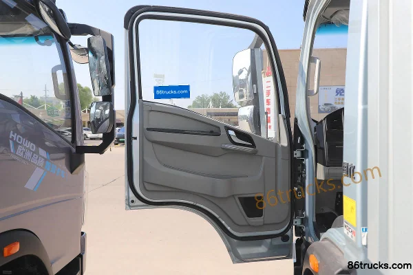 Sinotruk HOWO Tongshuai 140 hp 4X2(6 wheels) 4.15m Single Row Van Light Truck (China VI) Cab (1) | 86Trucks