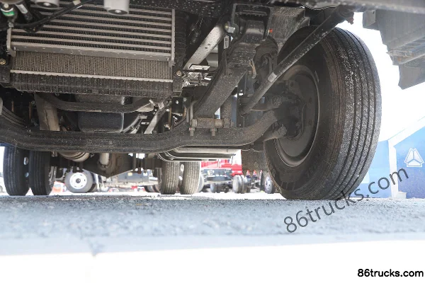 Sinotruk HOWO Tongshuai 140 hp 4X2(6 wheels) 4.15m Single Row Van Light Truck (China VI) Chassis (3) | 86Trucks
