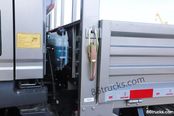 Sinotruk HOWO Hanjiang 140 ch 4X2(6 roues) camion plateau léger à cabine simple 4,15 m (WLY 5 vitesses) Carrosserie (2) | 86Trucks