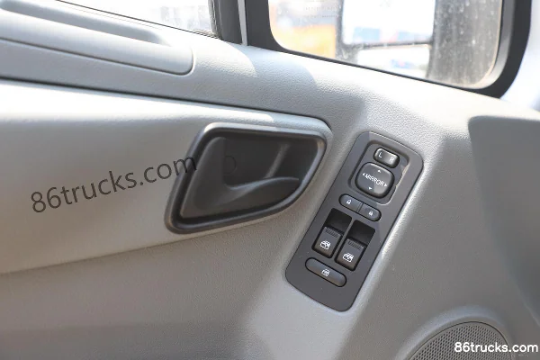 Tuyano Tongtu 2.8T Diesel 177hp 3-Seat Super High Roof Panel Van (Dual Rear Wheels) Cab (3) | 86Trucks