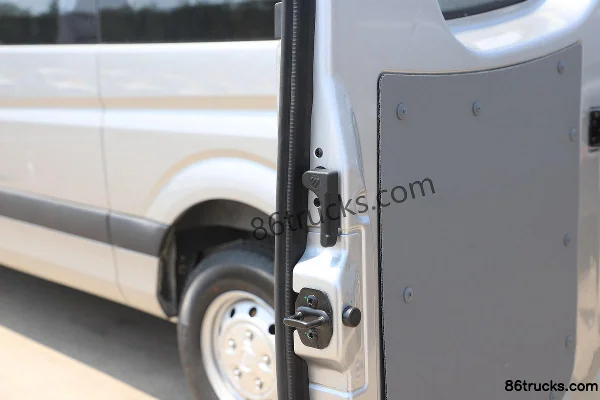 Tuyano Tongtu 2.8T Diesel 177hp 3-Seat Super High Roof Panel Van (Dual Rear Wheels) Cargo Box (3) | 86Trucks