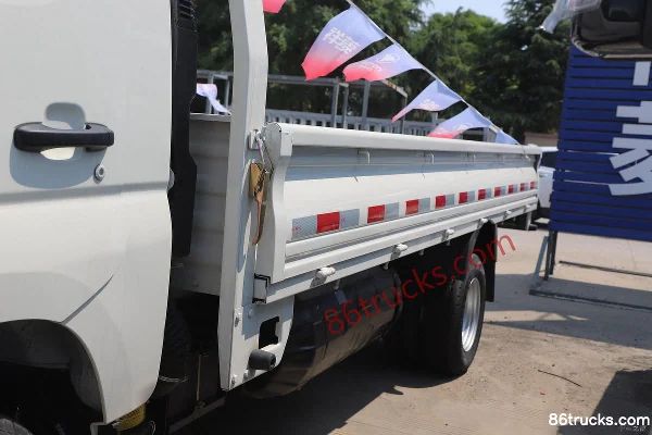 Foton Xiangling M2 Luxe 2,0L 122 ch 4X2(6 roues) CNG 4 m cabine simple camion micro plateau Carrosserie (1) | 86Trucks