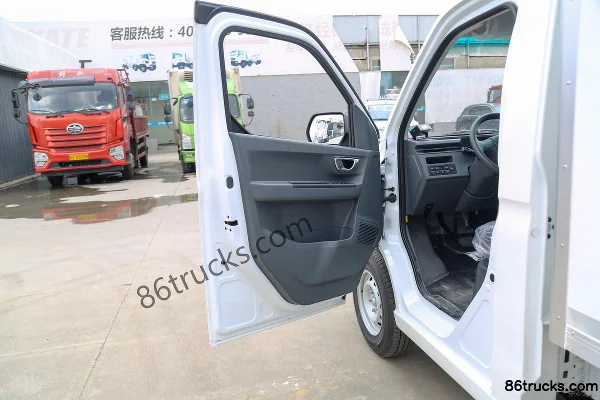 FARIZON Xingxiang F1E 2024 4X2(6 wheels) 2.98m single-row pure electric refrigerated truck Zhixin 46.08kWh Cab (1) | 86Trucks