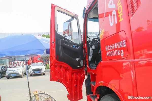 SAIC Hongyan Genlyon H6 560hp 6X4(10 wheels) LNG Automatic Tractor Truck (Hydraulic Retarder) Cab (1) | 86Trucks