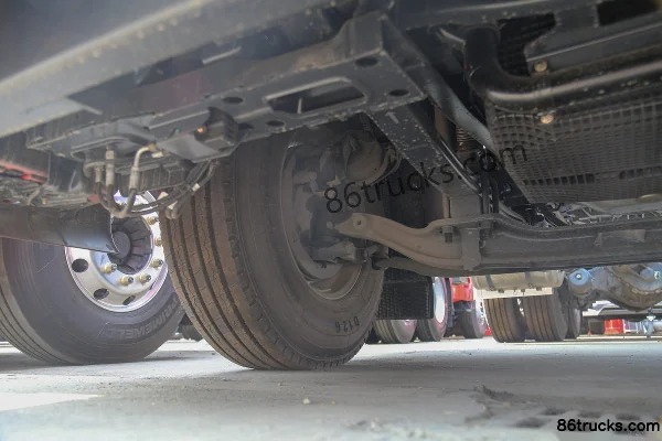 SAIC Hongyan Genlyon H6 560hp 6X4(10 wheels) LNG Automatic Tractor Truck (Hydraulic Retarder) Chassis (2) | 86Trucks