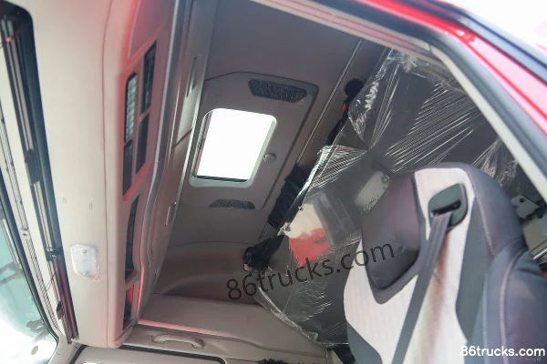 SAIC Hongyan Jiebao H6 Standard Load Edition 300 hp 4X2(6 wheels) 6.8m Stake Cargo Truck (China VI) Cab (2) | 86Trucks