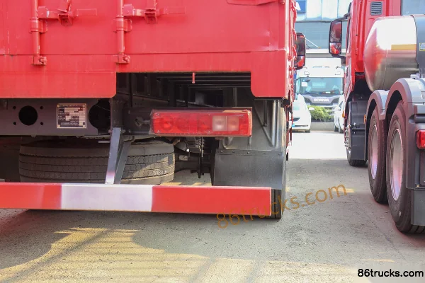SAIC Hongyan Jiebao H6 Standard Load Edition 300 hp 4X2(6 wheels) 6.8m Stake Cargo Truck (China VI) Body (2) | 86Trucks