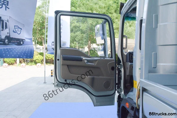 Sinotruk HOWO Tongshuai PRO 170 ch 4X2(6 roues) camion porteur à ridelles 4,15 m cabine simple boîte automatique (1) | 86Trucks
