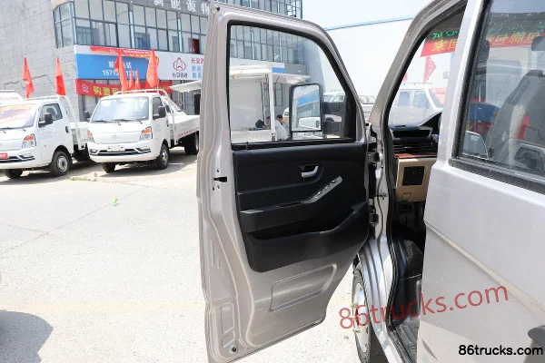 Changan Kuayue King X7 Deluxe 2.0L 122hp 4X2(6 wheels) CNG 2.85m double-row flatbed truck Cab (1) | 86Trucks