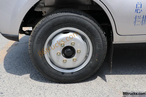 Changan Kuayue King X7 Deluxe 2.0L 122hp 4X2(6 wheels) CNG 2.85m double-row flatbed truck Chassis (3) | 86Trucks