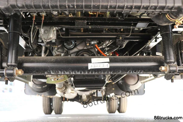 Changan Kuayue King X7 Deluxe 2.0L 122hp 4X2(6 wheels) CNG 2.85m double-row flatbed truck Chassis (1) | 86Trucks