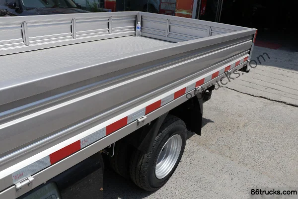 Changan Kuayue King X7 Deluxe 2.0L 122hp 4X2(6 wheels) CNG 2.85m double-row flatbed truck Body (3) | 86Trucks