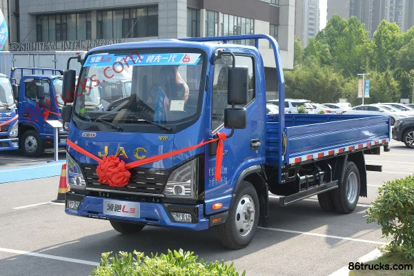 JAC Lingpao L3 150 hp 4X2(6 wheels) 4.2 m single-row flatbed light truck Exterior (3) | 86Trucks
