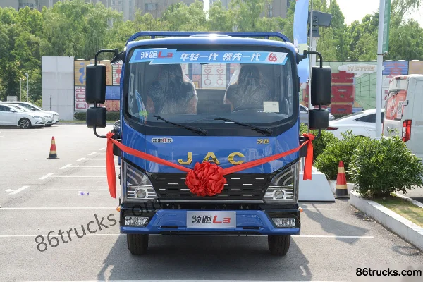 JAC Lingpao L3 150 hp 4X2(6 wheels) 4.2 m single-row flatbed light truck Exterior (2) | 86Trucks