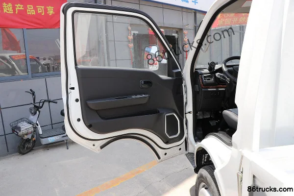 Changan Kuayue D5 PLUS Standard Edition 109hp 4X2(6 wheels) 3.75m Single Row Flatbed Light Truck Cab (1) | 86Trucks