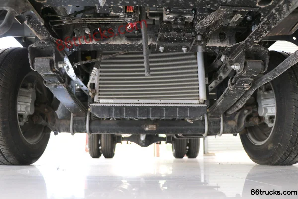 Yuejin Fuxing S100Q 1,8 L 133 ch 4X2(6 roues) essence camion plateau simple cabine 3,65 m Châssis (1) | 86Trucks
