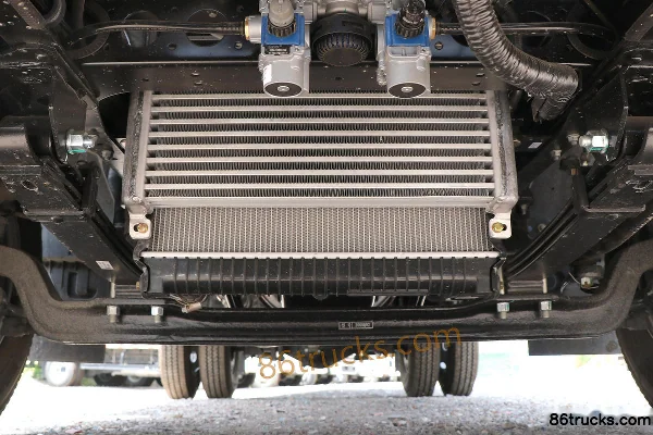 JAC Shuailing S6 129hp 4X2(6 wheels) 4.18m single-row flatbed light truck Chassis (2) | 86Trucks
