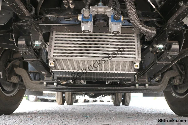 JAC Shuailing S6 129hp 4X2(6 wheels) 4.18m single-row flatbed light truck Chassis (1) | 86Trucks