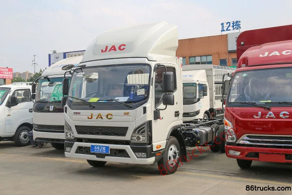 JAC Leading L9 160 hp 4X2(6 wheels) 4.15m Single Row Box Light Truck Exterior (3) | 86Trucks