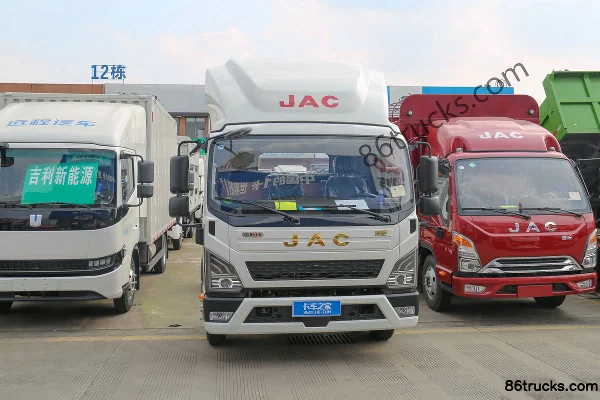 JAC Leading L9 160 hp 4X2(6 wheels) 4.15m Single Row Box Light Truck Exterior (2) | 86Trucks