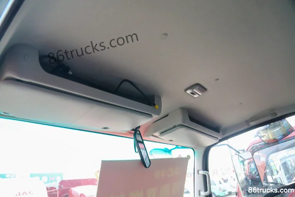JAC Lingpao L6 3.0L CNG 129hp 4X2(6 wheels) WLY 8-speed Air Brake 4.15m Single Row Van Light Truck Cab (3) | 86Trucks