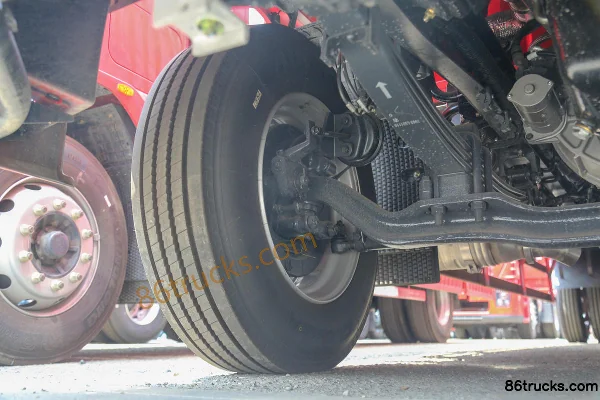 SAIC Hongyan Jiebao H6 270hp 4X2(6 wheels) 9.6m Van Cargo Truck Chassis (2) | 86Trucks