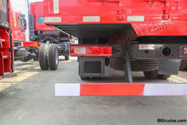 SAIC Hongyan Jiebao H6 270hp 4X2(6 wheels) 9.6m Van Cargo Truck Body (3) | 86Trucks