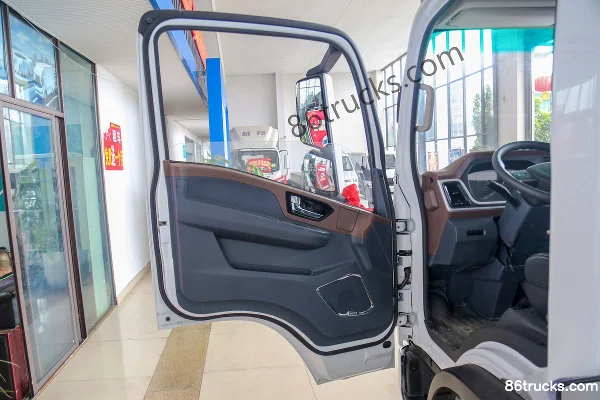 SHACMAN Commercial Vehicle Zhiyun E2 4.5T 4.2m Single Row Pure Electric Van Light Truck (Air Brake) 100.46kWh 4X2(6 wheels) Interior (1) | 8