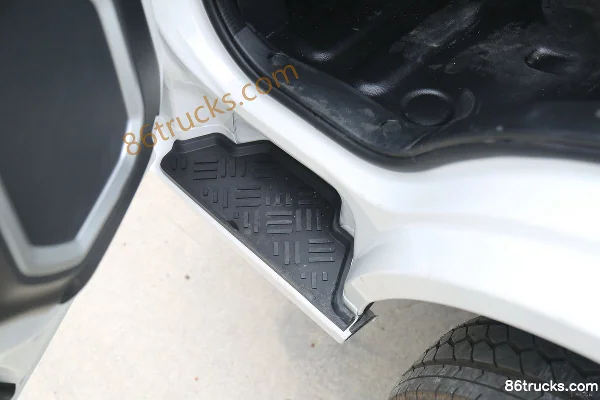 Changan Kuayue Zhe D5 PLUS Standard Edition 1.6L 122hp 4X2(6 wheels) 3.05m double-row stake truck (China VI) Cab (3) | 86Trucks