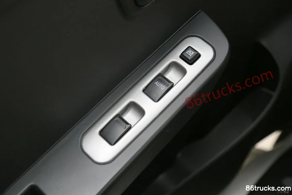 Changan Kuayue Zhe D5 PLUS Standard Edition 1.6L 122hp 4X2(6 wheels) 3.05m double-row stake truck (China VI) Cab (2) | 86Trucks