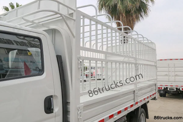 Changan Kuayue Zhe D5 PLUS Standard Edition 1.6L 122hp 4X2(6 wheels) 3.05m double-row stake truck (China VI) Body (2) | 86Trucks