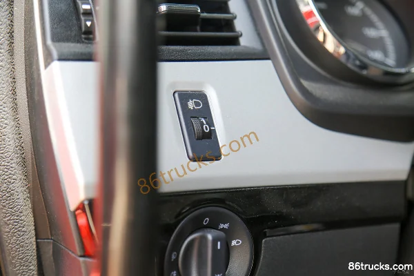 Dongfeng Tianlong KL Gas 400 hp 6X4(10 wheels) CNG tractor truck (China VI) Cab (2) | 86Trucks