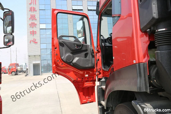 Dongfeng Tianlong KL Gas 400 hp 6X4(10 wheels) CNG tractor truck (China VI) Cab (1) | 86Trucks