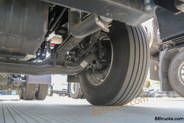 Dongfeng Tianlong KL Gas 400 hp 6X4(10 wheels) CNG tractor truck (China VI) Chassis (3) | 86Trucks