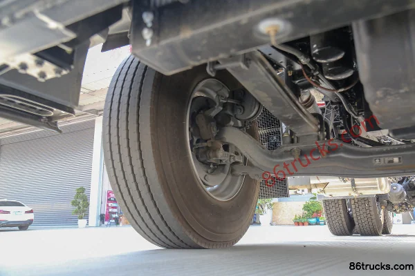 Dongfeng Tianlong KL Gas 400 hp 6X4(10 wheels) CNG tractor truck (China VI) Chassis (2) | 86Trucks