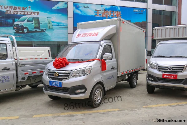 Changan Kuayue Xinbao T3 Luxury 1.6L Gasoline 122 hp 4X2(6 wheels) 3.04m single-row van micro truck (single rear tire) Exterior (3) | 86Truc