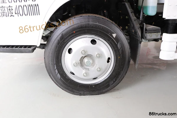 Isuzu 100P 95hp 4X2(6 wheels) 3.6m single-row flatbed light truck Chassis (3) | 86Trucks