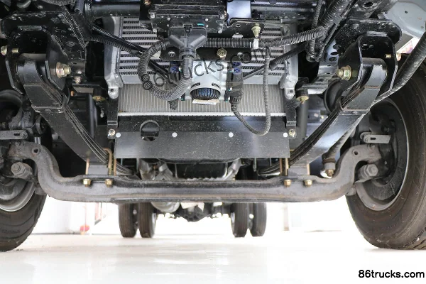 Isuzu 100P 95hp 4X2(6 wheels) 3.6m single-row flatbed light truck Chassis (1) | 86Trucks