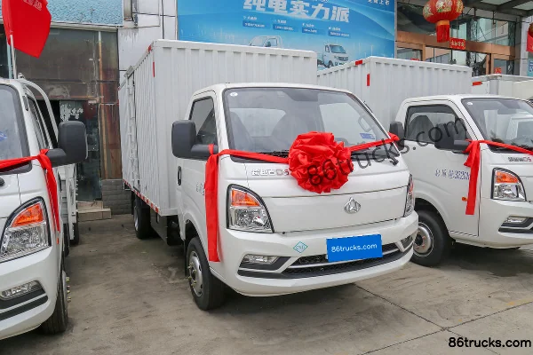 Changan Kuayue D5 PLUS Comfort 2.0L 122hp 4X2(6 wheels) CNG 4.005m Single Row Box Mini Truck Exterior (2) | 86Trucks