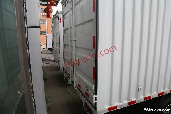 Changan Kuayue D5 PLUS Comfort 2.0L 122hp 4X2(6 wheels) CNG 4.005m Single Row Box Mini Truck Body (1) | 86Trucks