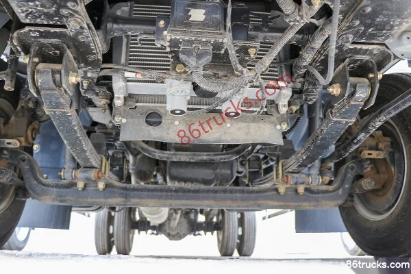 Qingling Isuzu M100 120hp 4X2(6 wheels) 4.13m Single Row Flatbed Light Truck (6-speed) Chassis (1) | 86Trucks