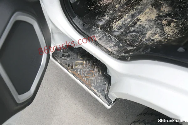 Changan Kuayue D5 PLUS Comfort 2.0L 122hp 4X2(6 wheels) CNG 3.05m Double Row Flatbed Mini Truck (China VI) Cab (2) | 86Trucks