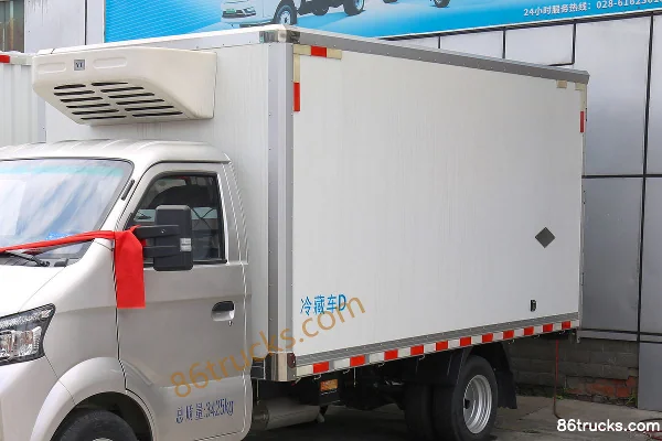 Changan Kuayue Wang X7 1,6 L 122 ch 4X2(6 roues) essence camion frigorifique 3,51 m Carrosserie (1) | 86Trucks
