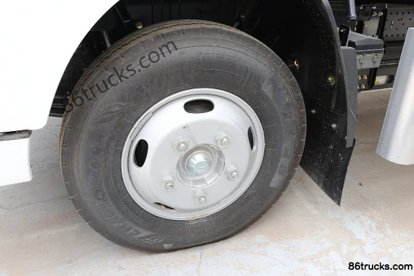 Qingling Isuzu EVM100 4.5T 4.015m Single Row Pure Electric Refrigerated Truck 4X2(6 wheels) Chassis (3) | 86Trucks