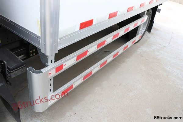 Qingling Isuzu EVM100 4.5T 4.015m Single Row Pure Electric Refrigerated Truck 4X2(6 wheels) Body (3) | 86Trucks