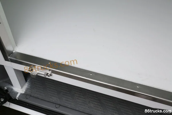 FARIZON E6 3.7T 5.45m Electric Refrigerated Van 50.23kWh 4X2(6 wheels) Body (2) | 86Trucks