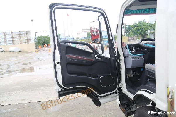JAC Shuailing HS6 4.5T 4.22m single-row plug-in hybrid flatbed light truck 15.5kWh 4X2(6 wheels) Interior (1) | 86Trucks