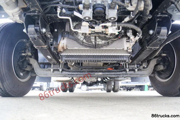 JAC Shuailing HS6 4.5T 4.22m single-row plug-in hybrid flatbed light truck 15.5kWh 4X2(6 wheels) Chassis (1) | 86Trucks