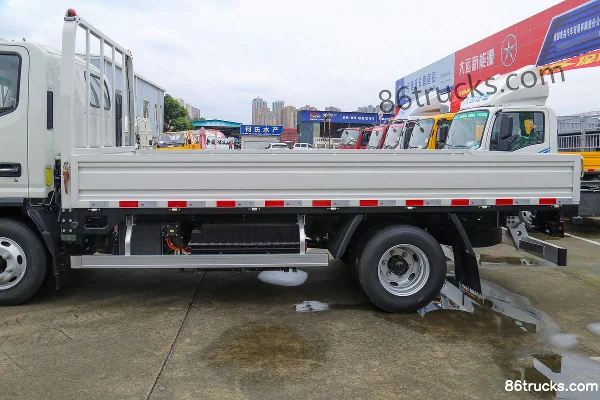 JAC Shuailing HS6 4.5T 4.22m single-row plug-in hybrid flatbed light truck 15.5kWh 4X2(6 wheels) Body (3) | 86Trucks